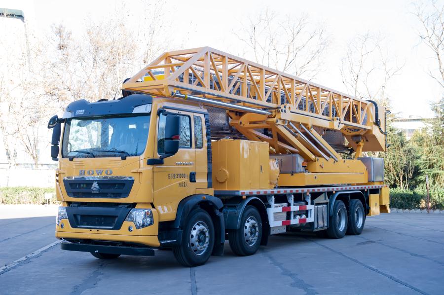 ���U����